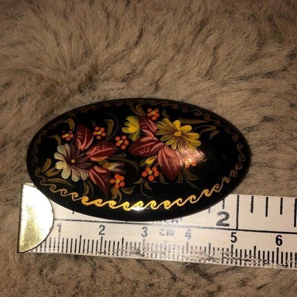 ๐
บvtg Russian USSR Handpainted Floral Wood Lacquer Black Brooch Signed 2โ x 1.2โ - Picture 2 of 4